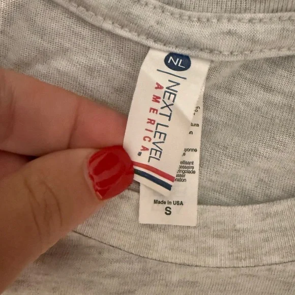 What Would Dolly Do? Dolly Parton Gray Tee Size S w butterflies - country music - Picture 3 of 4